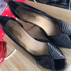 7 Orchids brand Like new black heels